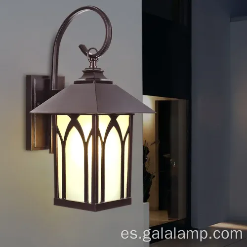 'Elegantes luces de pared al aire libre impermeables para jardines modernos'